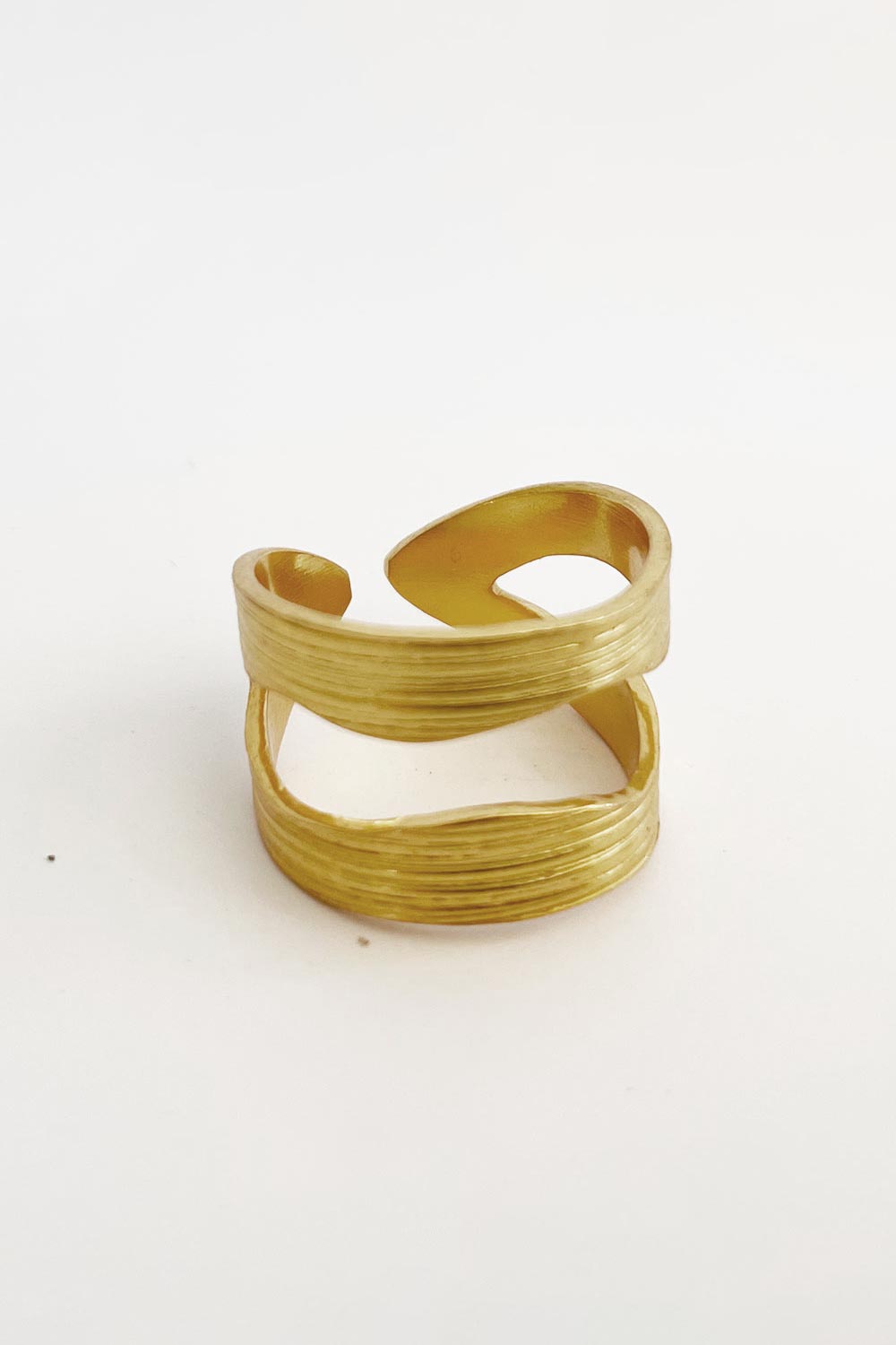 Kuma Hollow Waves Ring